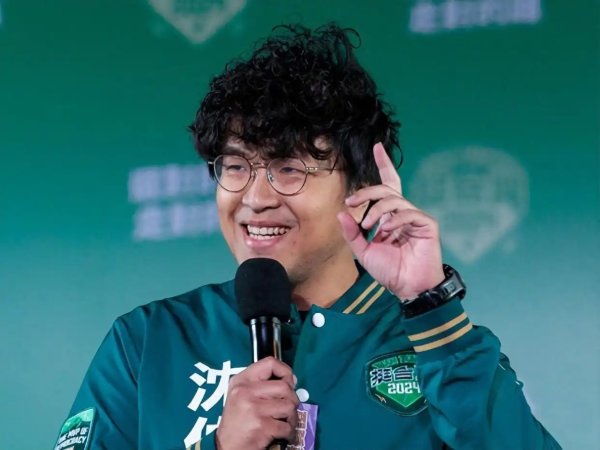 沈伯洋参选声明引热议，钟沛君狠酸“三无民代”：疯起来自打耳光