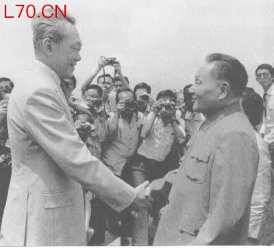 78年，邓小平访问新加坡，李光耀问他：如果你出生在新加坡会怎样