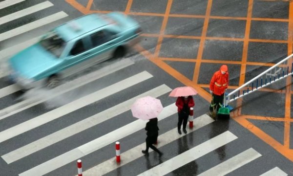 今年首次，暴雨蓝色预警