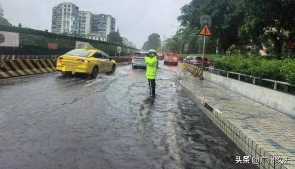暴雨保畅严管为民广州交管全力守护羊城交通秩序
