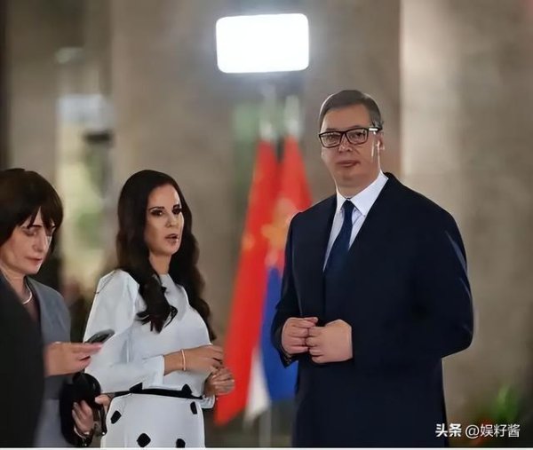 武契奇乘小飞机访华，但中方给塞尔维亚的礼物，10架运20都装不下