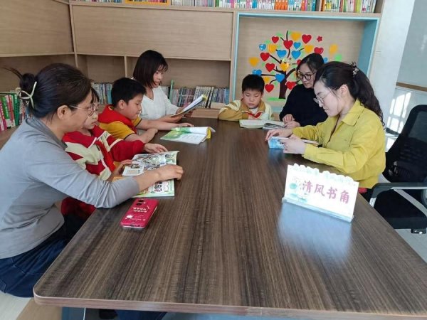 李营街道凤苑社区“清风书角”启幕 亲子共读绘就廉洁新风